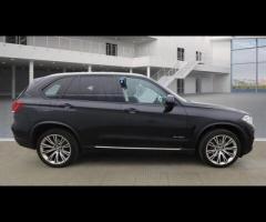 BMW X5 Navigation System +
Privacy Glass +
20" alloy wheels - V-spoke style 551 +
Electric front sea - 6