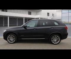 BMW X5 Navigation System +
Privacy Glass +
20" alloy wheels - V-spoke style 551 +
Electric front sea - 7