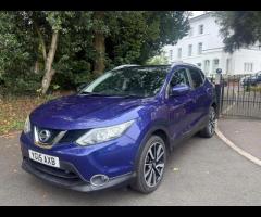 Nissan Qashqai This 2015 Nissan Qashqai DIG-T Tekna is a standout choice with its remarkably low mil