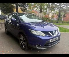 Nissan Qashqai This 2015 Nissan Qashqai DIG-T Tekna is a standout choice with its remarkably low mil - 3