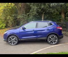 Nissan Qashqai This 2015 Nissan Qashqai DIG-T Tekna is a standout choice with its remarkably low mil - 4