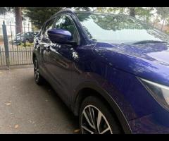 Nissan Qashqai This 2015 Nissan Qashqai DIG-T Tekna is a standout choice with its remarkably low mil - 8