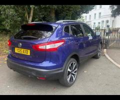 Nissan Qashqai This 2015 Nissan Qashqai DIG-T Tekna is a standout choice with its remarkably low mil - 9