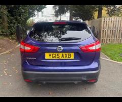 Nissan Qashqai This 2015 Nissan Qashqai DIG-T Tekna is a standout choice with its remarkably low mil - 10