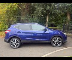 Nissan Qashqai This 2015 Nissan Qashqai DIG-T Tekna is a standout choice with its remarkably low mil - 12