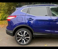Nissan Qashqai This 2015 Nissan Qashqai DIG-T Tekna is a standout choice with its remarkably low mil - 13