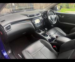 Nissan Qashqai This 2015 Nissan Qashqai DIG-T Tekna is a standout choice with its remarkably low mil - 24
