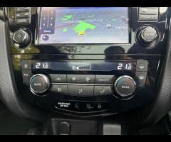 Nissan Qashqai This 2015 Nissan Qashqai DIG-T Tekna is a standout choice with its remarkably low mil - 33