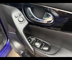 Nissan Qashqai This 2015 Nissan Qashqai DIG-T Tekna is a standout choice with its remarkably low mil - 42