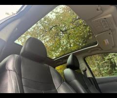 Nissan Qashqai This 2015 Nissan Qashqai DIG-T Tekna is a standout choice with its remarkably low mil - 43