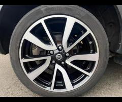 Nissan Qashqai This 2015 Nissan Qashqai DIG-T Tekna is a standout choice with its remarkably low mil - 49