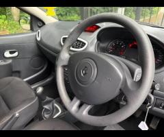 Renault Clio With only 55000 miles on the clock, this 2011 Renault Clio Pzaz offers exceptionally lo - 19