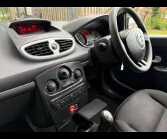 Renault Clio With only 55000 miles on the clock, this 2011 Renault Clio Pzaz offers exceptionally lo - 20