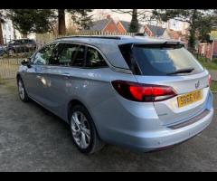 Vauxhall Astra This 2016 Vauxhall Astra CDTi SRi boasts a clear vehicle history, offering you peace - 3