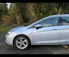 Vauxhall Astra This 2016 Vauxhall Astra CDTi SRi boasts a clear vehicle history, offering you peace - 8