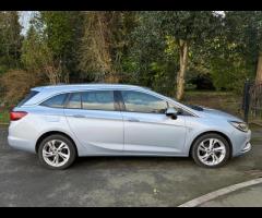 Vauxhall Astra This 2016 Vauxhall Astra CDTi SRi boasts a clear vehicle history, offering you peace - 10