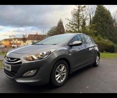 Hyundai i30 This is a 2015 Hyundai i30 Active, equipped with a 1.6L petrol engine. This car comes in - 14