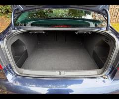 Volkswagen Passat This Volkswagen Passat TDI Executive Style from 2014 offers exceptional value with - 42