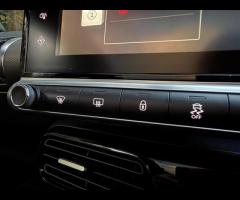 Citroen C4 Cactus This 2015 Citroen C4 Cactus Flair is a great example of a well maintained vehicle, - 34