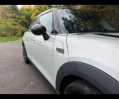 MINI Hatch This 2015 MINI Hatch Cooper is a superb example, boasting a clear vehicle history check a - 39
