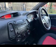 Hyundai i20 This Hyundai i20 Comfort from 2009 presents a superb ownership history, having been care - 29