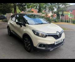 Renault Captur With only 37,800 miles on the clock, this 2019 Renault Captur Iconic is a great optio - 3