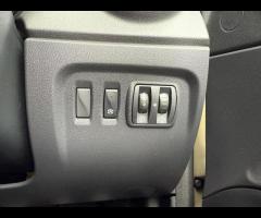 Renault Captur With only 37,800 miles on the clock, this 2019 Renault Captur Iconic is a great optio - 34