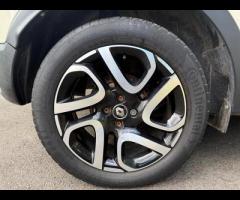 Renault Captur With only 37,800 miles on the clock, this 2019 Renault Captur Iconic is a great optio - 39