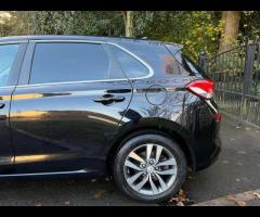 Hyundai i30 Discover this 2017 Hyundai i30 T GDi SE Nav, a well presented example that offers a blen - 4