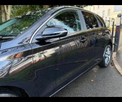 Hyundai i30 Discover this 2017 Hyundai i30 T GDi SE Nav, a well presented example that offers a blen - 10