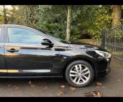 Hyundai i30 Discover this 2017 Hyundai i30 T GDi SE Nav, a well presented example that offers a blen - 14