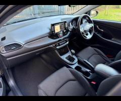 Hyundai i30 Discover this 2017 Hyundai i30 T GDi SE Nav, a well presented example that offers a blen - 30