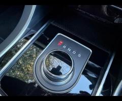 Jaguar XF This 2016 Jaguar XF d V6 S presents a rare find with only two previous owners. This stylis - 38