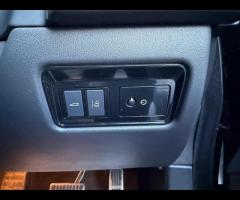 Jaguar XF This 2016 Jaguar XF d V6 S presents a rare find with only two previous owners. This stylis - 43