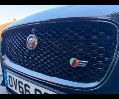 Jaguar XF This 2016 Jaguar XF d V6 S presents a rare find with only two previous owners. This stylis - 49