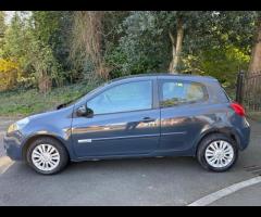 Renault Clio The 2012 Renault Clio Expression + is a practical and stylish car, equipped with a 1.2L - 4