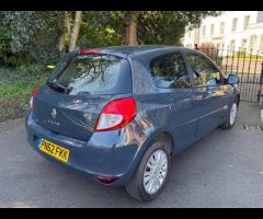 Renault Clio The 2012 Renault Clio Expression + is a practical and stylish car, equipped with a 1.2L - 7