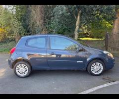 Renault Clio The 2012 Renault Clio Expression + is a practical and stylish car, equipped with a 1.2L - 10