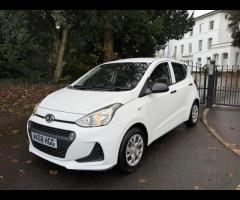 Hyundai i10 This 2018 Hyundai i10 S presents a superb example with remarkably low mileage for its ag