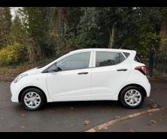 Hyundai i10 This 2018 Hyundai i10 S presents a superb example with remarkably low mileage for its ag - 4