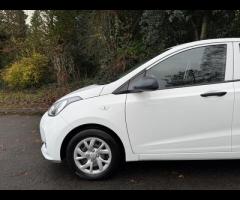 Hyundai i10 This 2018 Hyundai i10 S presents a superb example with remarkably low mileage for its ag - 5