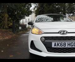 Hyundai i10 This 2018 Hyundai i10 S presents a superb example with remarkably low mileage for its ag - 9