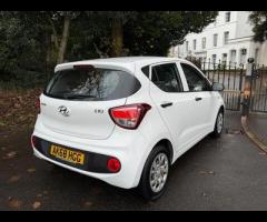 Hyundai i10 This 2018 Hyundai i10 S presents a superb example with remarkably low mileage for its ag - 11