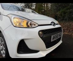 Hyundai i10 This 2018 Hyundai i10 S presents a superb example with remarkably low mileage for its ag - 45