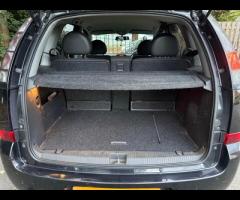 Vauxhall Meriva This 2010 Vauxhall Meriva i Design is a well maintained example, offering a practica - 17