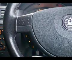 Vauxhall Meriva This 2010 Vauxhall Meriva i Design is a well maintained example, offering a practica - 28