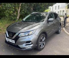 Nissan Qashqai This 2018 Nissan Qashqai DIG-T N-Connecta offers a blend of practicality and modern f