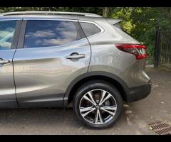 Nissan Qashqai This 2018 Nissan Qashqai DIG-T N-Connecta offers a blend of practicality and modern f - 6