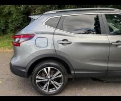 Nissan Qashqai This 2018 Nissan Qashqai DIG-T N-Connecta offers a blend of practicality and modern f - 11