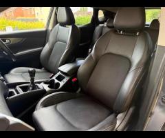 Nissan Qashqai This 2018 Nissan Qashqai DIG-T N-Connecta offers a blend of practicality and modern f - 20